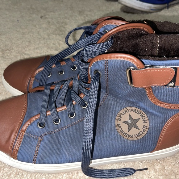 Men’s Sneakers - Picture 4 of 7